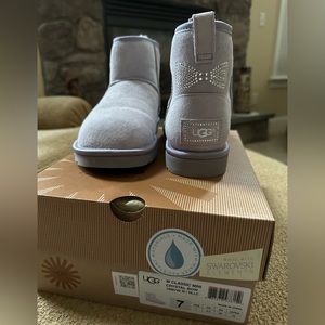 SLIGHTLY USED w/Box: UGG Classic Mini Crystal Bow boots. SZ 7. Grey/Light Lilac